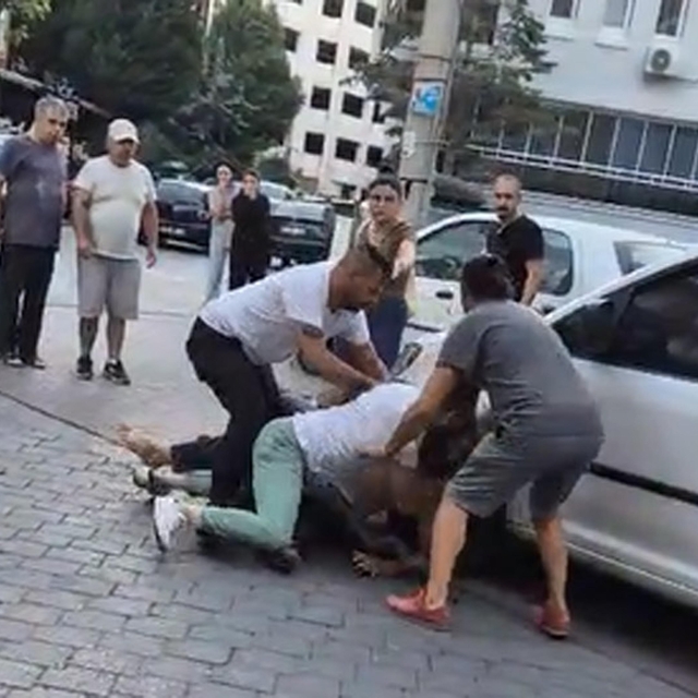 Denizli'de 3 kişinin yaralandığı kavga kamerada