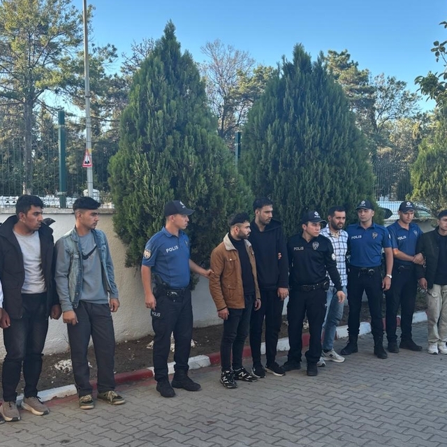 Edirne'de 15 düzensiz göçmen yakalandı