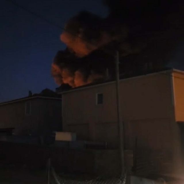 Çanakkale'de hurdalıkta çıkan yangın yakındaki 2 eve de sıçradı