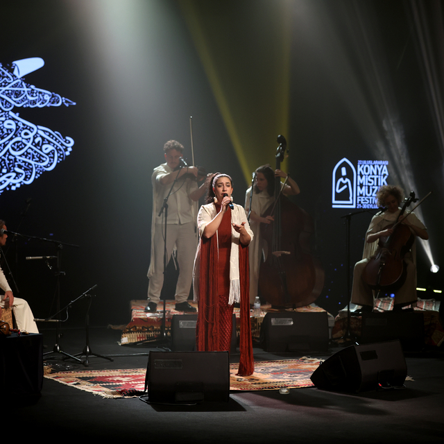 22. Uluslararası Konya Mistik Müzik Festivali'nde Rebeca Roger Cruz sahne a...