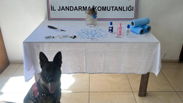 250 peçeteye emdirilmiş piyasa değeri 300 bin TL olan uyuşturucu ele geçirildi