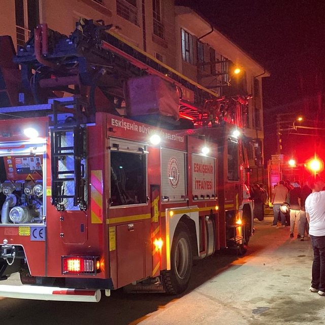 Eskişehir'de bir binanın deposunda çıkan yangın söndürüldü
