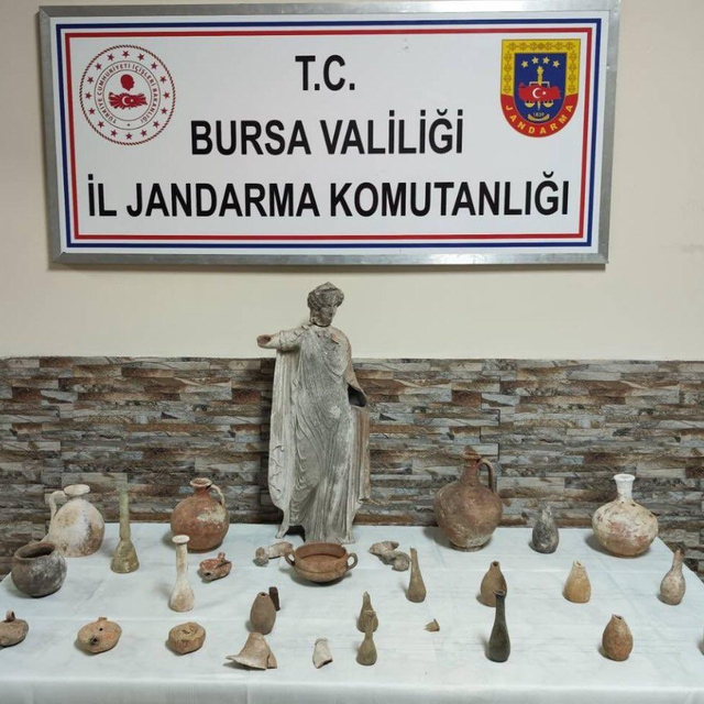 Bursa'da tarihi eser operasyonunda 29 obje ve heykel ele geçirildi