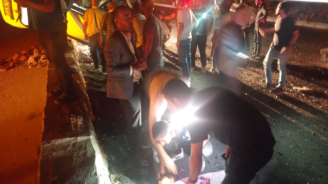 Şanlıurfa'da hafif ticari araçlar çarpıştı: 1 ölü, 5 yaralı