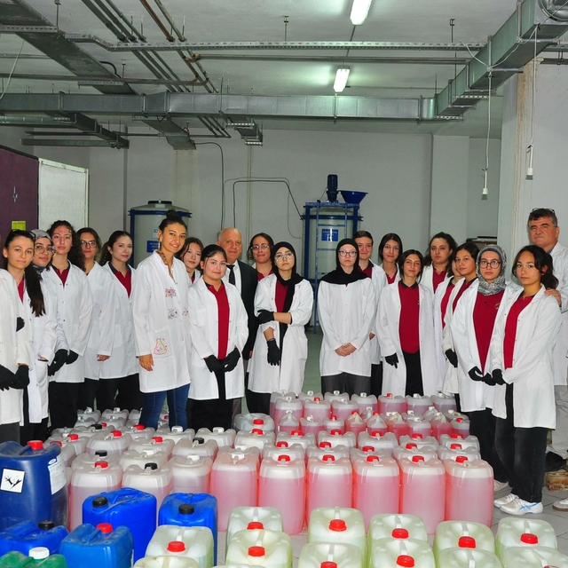 Fabrika gibi okul; temizlik malzemesi üretip yıllık 2 milyon lira elde ediy...