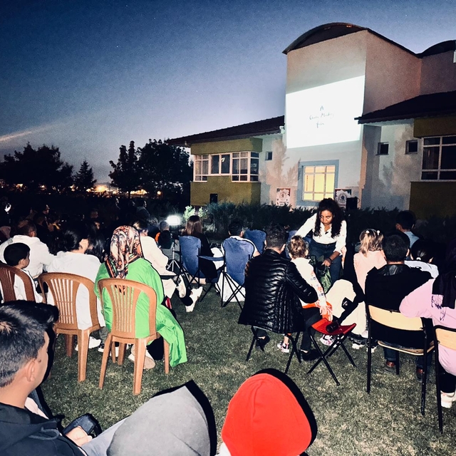 Sandıklı'da açık hava sinema etkinliği düzenlendi