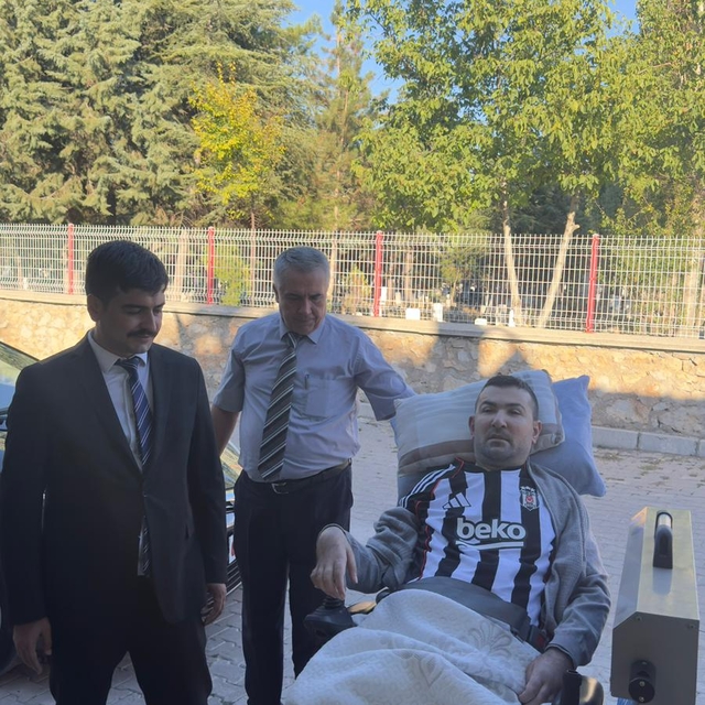 Afyonkarahisar'da engeli gencin hayatını kolaylaştırmak için evine rampa ya...