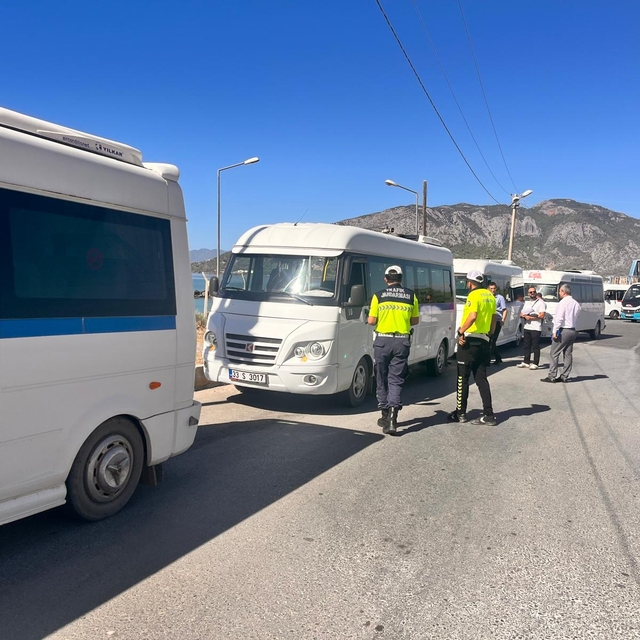 Mersin'in Bozyazı ilçesinde okul servis araçları denetlendi