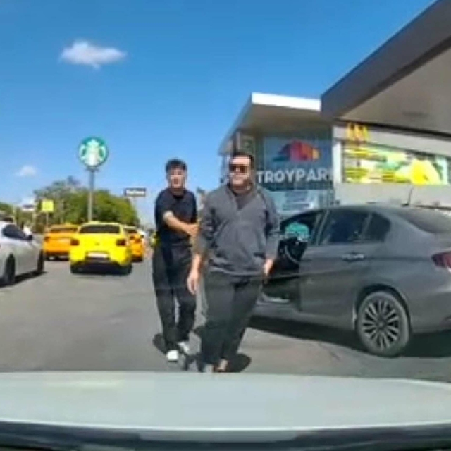 Trafikte tartıştığı sürücünün üzerine yürümüştü; ehliyetine el konuldu