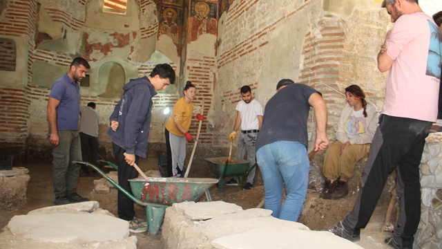 Sinop'ta tarihi kilise geçmişin izlerini duvarlarındaki resimlerle bugüne taşıyor