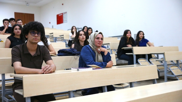 İlkokul, ortaokul ve liseyi açıktan tamamlayıp 44 yaşında üniversiteli oldu