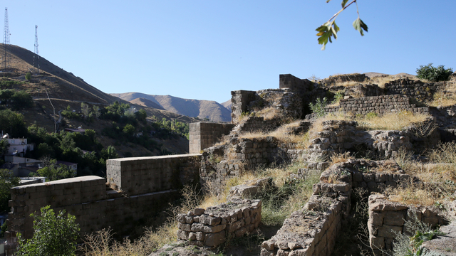 Bitlis Kalesi'ndeki kazılarda ana giriş kapısına ait olduğu değerlendirilen anahtar bulundu