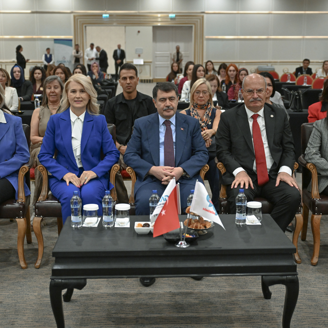 Kadın girişimciler ve yeni mezun gençler bir araya gelerek teknolojik dönüş...