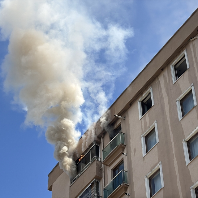 GÜNCELLEME - Kayseri'de apartmanın çatısında çıkan yangın söndürüldü