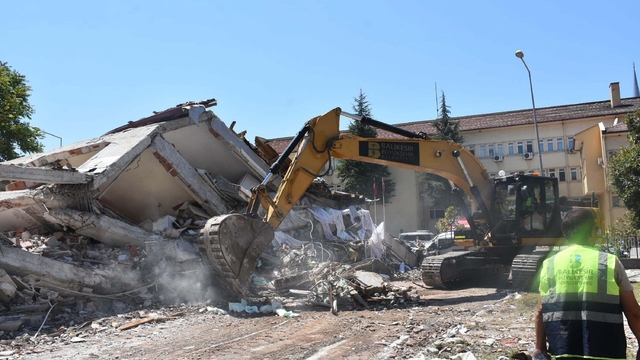 'Günlük deprem sayısı 10'a düştüğünde artçılar bitecek'