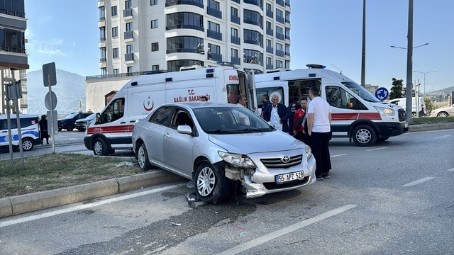 Samsun'da iki otomobilin çarpıştığı kazada 2 kişi yaralandı