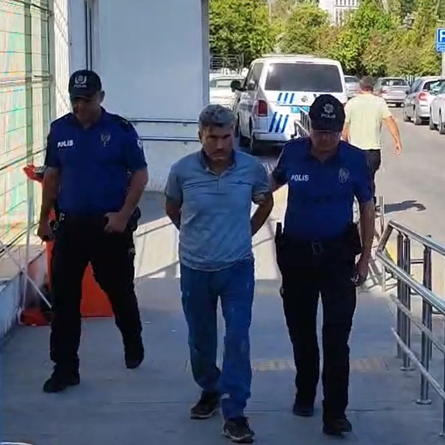 Otomobilin altında kalıp ölen Cumali ve ailesi taziye için Şanlıurfa'dan ge...