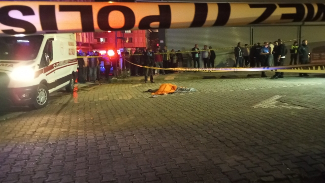 Çöp kamyonunun çarptığı yaya öldü