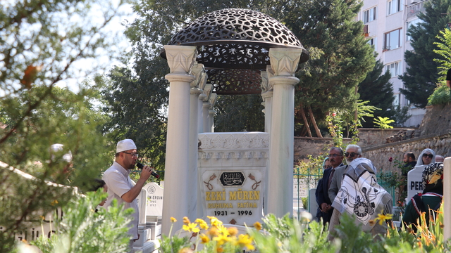 Zeki Müren vefatının 29. yılında mezarı başında anıldı