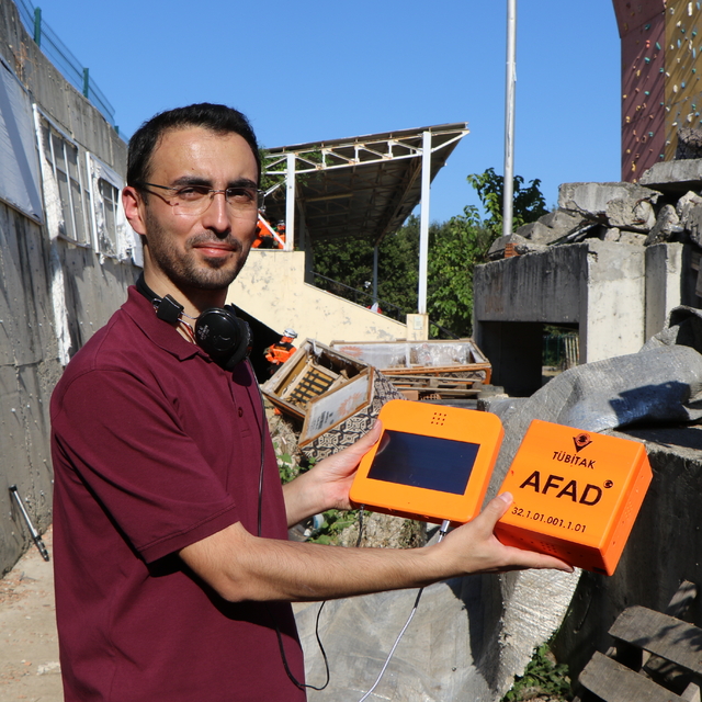 Depremde enkaz altındaki canlıları 120 saniyede tespit edecek cihaz gelişti...