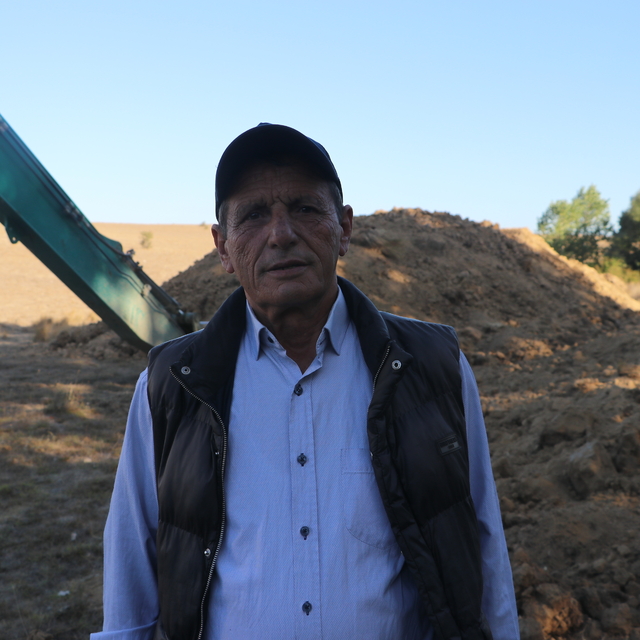 Gölet kuruyunca hayvanları susuz kalan üreticiler, eski bir kaynaktan su çı...