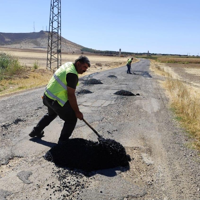 Mazıdağı'nda yol düzenleme ve asfalt çalışması