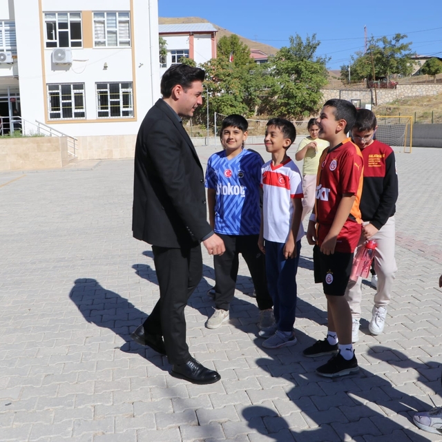 Keban Kaymakamı Atalık'tan okul ziyareti