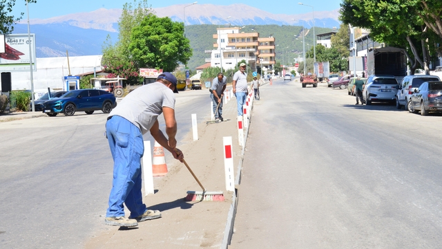 Kumluca'da Beykent Toptancı Hali'nde refüj çalışması yapıldı