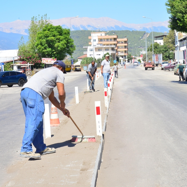 Kumluca'da Beykent Toptancı Hali'nde refüj çalışması yapıldı