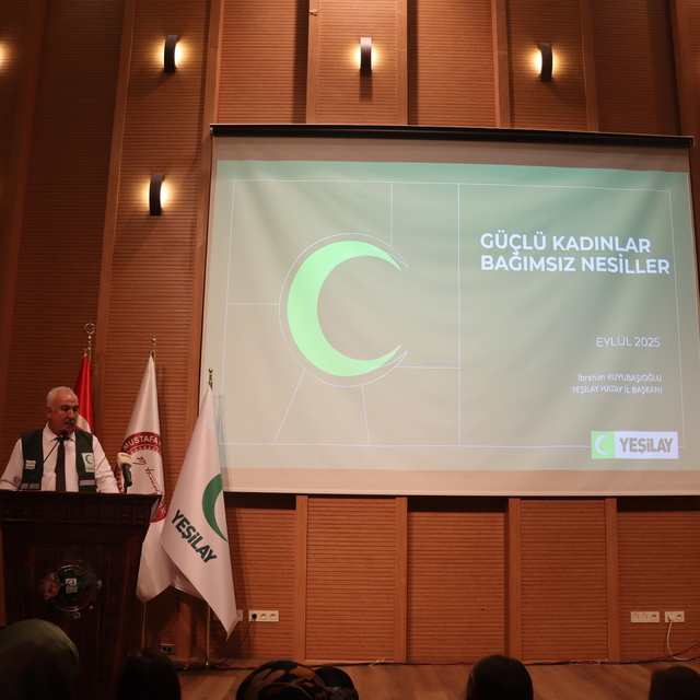Hatay'da Yeşilay tarafından "Güçlü Kadınlar Bağımsız Nesiller Toplantısı" d...