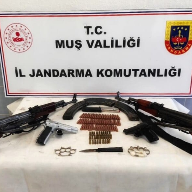 Muş'ta silah ve mühimmat ele geçirildi