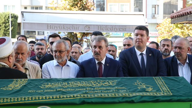BBP Genel Başkanı Destici, Eskişehir'de cenaze törenine katıldı