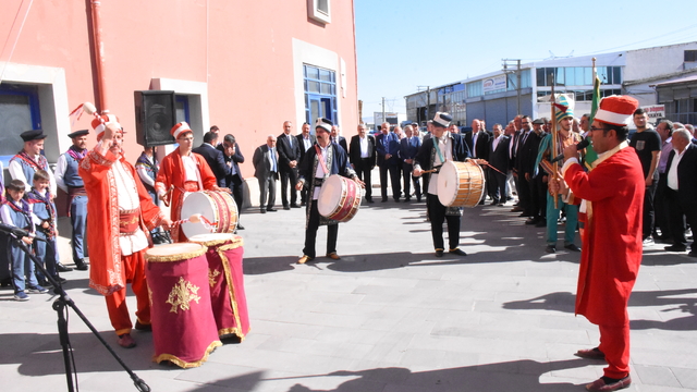 Afyonkarahisar'da 45 yıllık demirci ustasına "Yılın Ahisi" ödülü verildi