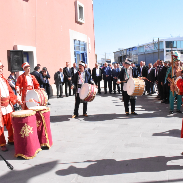 Afyonkarahisar'da 45 yıllık demirci ustasına "Yılın Ahisi" ödülü verildi