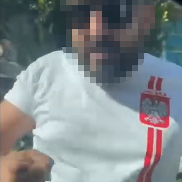 Tartıştığı sürücünün önünü kesip aracının camını yumrukladı