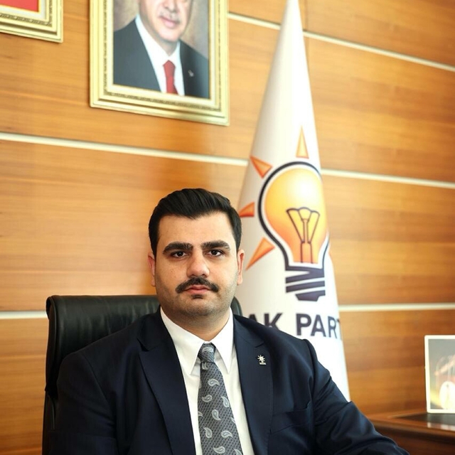 AK Parti'li İnan: İzmir'i çöp dağlarına mahkum eden sizsiniz