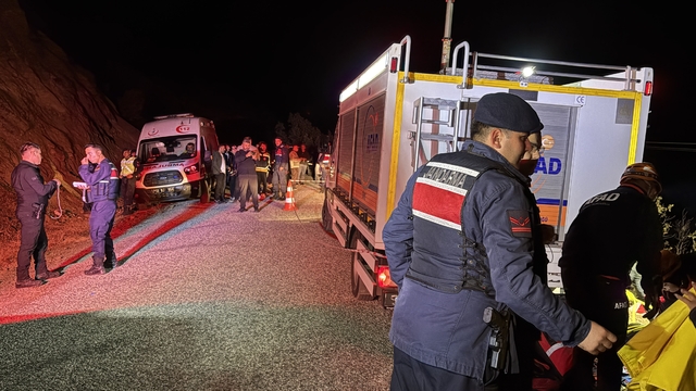 Sivas'ta otomobil uçuruma yuvarlandı: 4 ölü