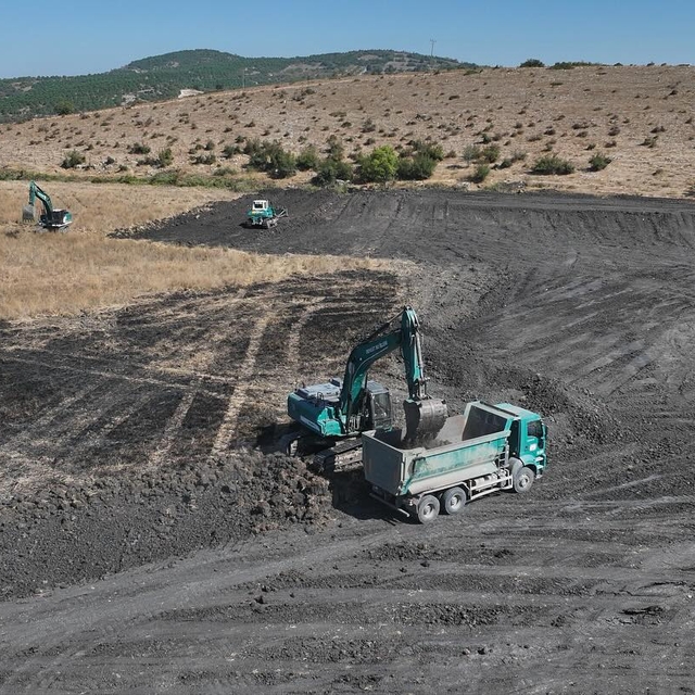 Sındırgı'da Gölcük Göleti'nde ıslah çalışmaları sürüyor