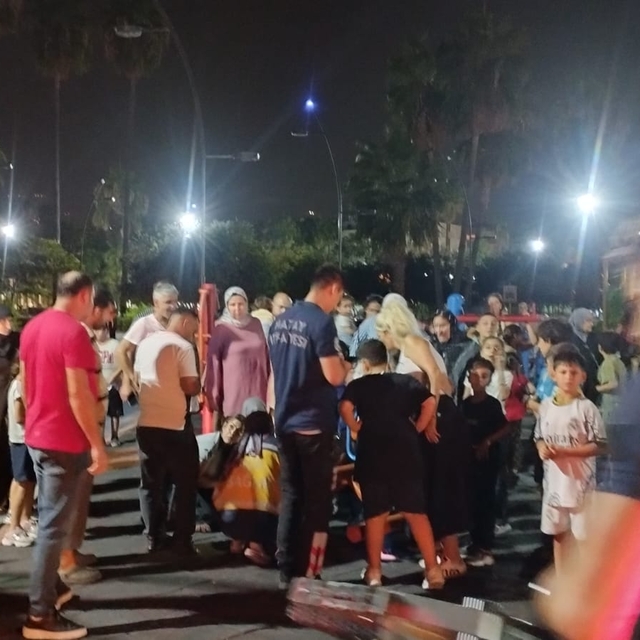 Hatay'da ayağı oyun aletine sıkışan çocuk itfaiye ekiplerince kurtarıldı