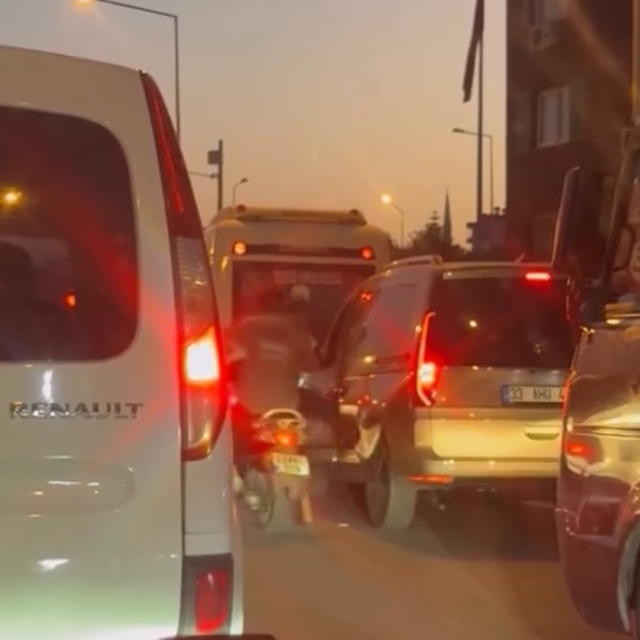 Trafikte sürücüyü darbeden motosikletli 2 kişi gözaltına alındı