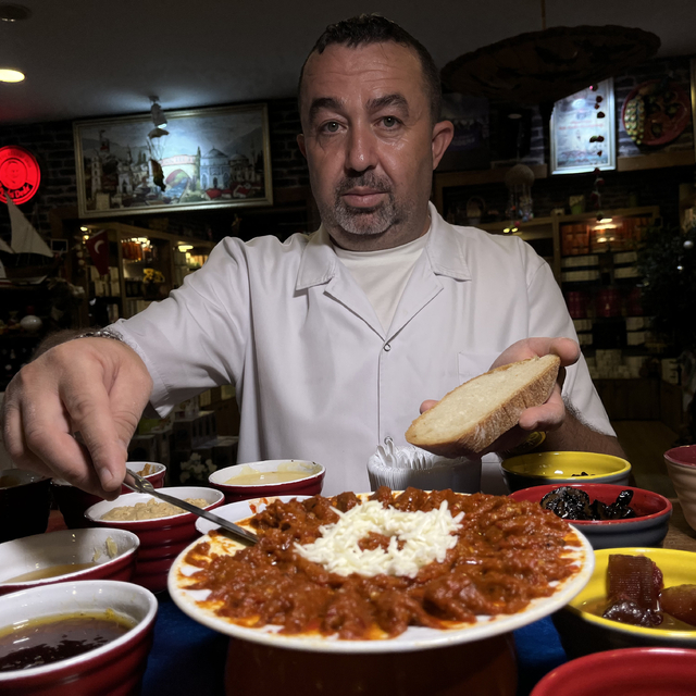 Balkan mutfağının vazgeçilmezi 'lütenitsa' Bursa'da üretiliyor