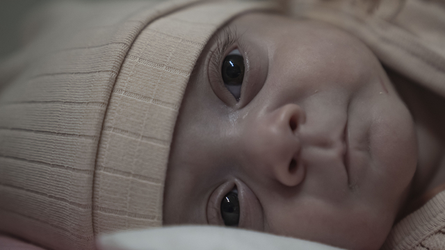 Erzurum'da 690 ve 780 gram doğan kızlar, aylar sonra ana kucağına kavuştu