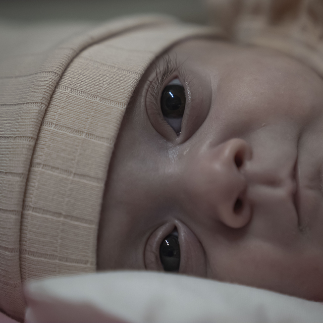 Erzurum'da 690 ve 780 gram doğan kızlar, aylar sonra ana kucağına kavuştu