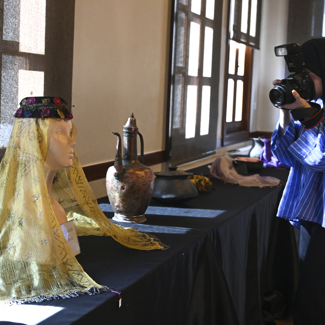 Ankara'da "Kadın Başlıkları: Sabiha Tansuğ Koleksiyonu" sergisi açıldı