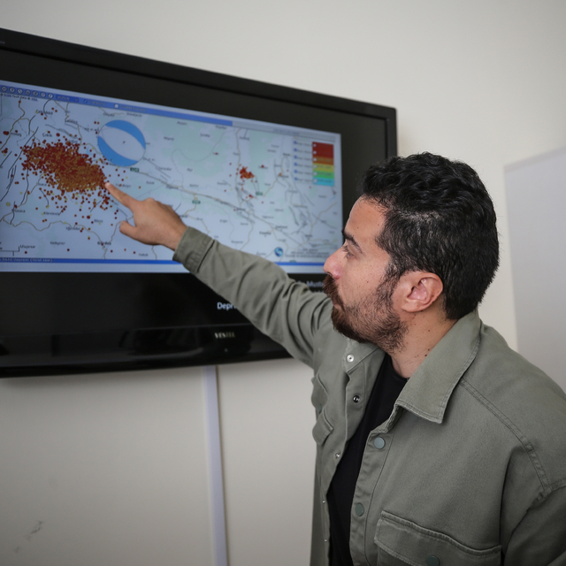 Sındırgı'da 6,1 büyüklüğündeki depremi oluşturan fay kırığı "bariyer"e denk...