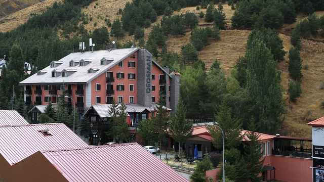 Palandöken'deki otelciler aralık ayında açılması beklenen sezon için rezervasyonları almaya başladı