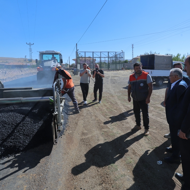 Büyükşehir Belediye Başkanı Büyükkılıç, İncesu'daki asfalt ve altyapı çalış...