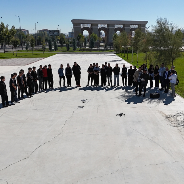 Kayseri'de öğrencilere dron teknolojileri ve coğrafi bilgi sistemleri eğiti...