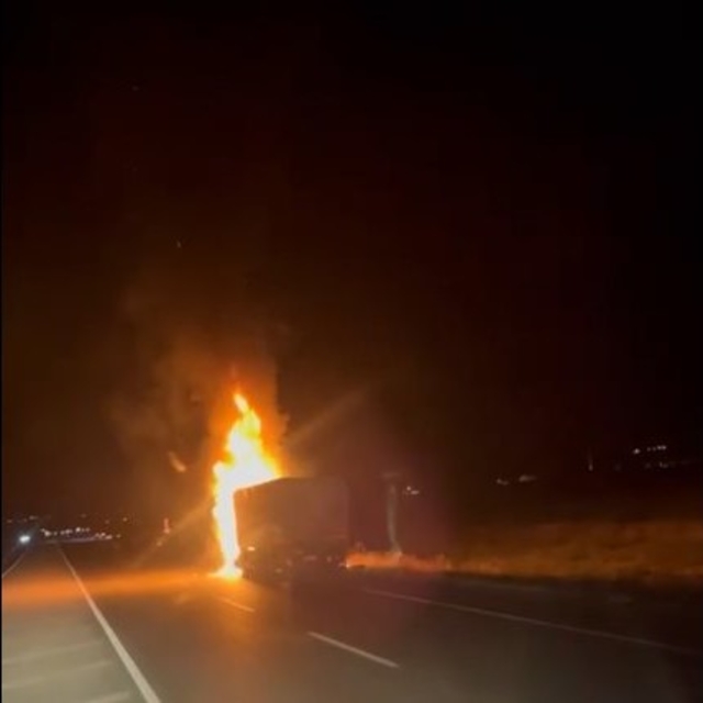 Çorum'da TIR alev alev yandı