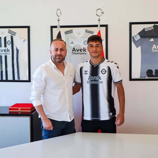 Altaylı Osman'dan profesyonel imza